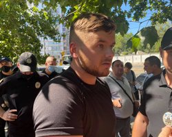 Дело Стерненко: на активиста напали прямо под зданием суда в Одессе