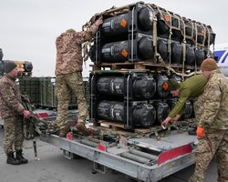 Украина потеряла почти $800 млн из-за коррупции и неудачных сделок по поставкам оружия, – FT