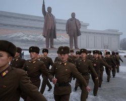 Как дезертировать: перебежчики из КНДР передали в Украину листовки для северокорейских солдат