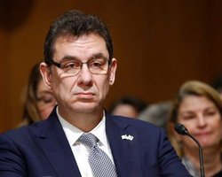 Нас ждет ежегодная вакцинация от COVID-19 в течение многих лет, — босс Pfizer