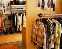 Кабмин подтвердил: секонд-хенду придется трудно