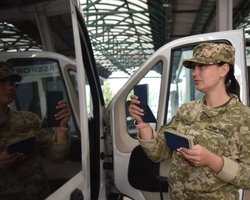 ТЦК у пунктах пропуску вручає повістки депортованим українцям: у ДПСУ прокоментували заяву нардепа