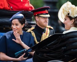 О "страданиях" Гарри и Меган в Букингемском дворце снимут фильм