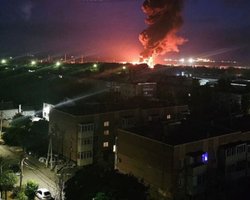 Ростов вночі зазнав масованої атаки: палають два заводи ВПК РФ, — соцмережі (відео)