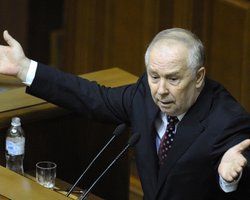 Рыбак заверил, что у Януковича все работают на "покращення"