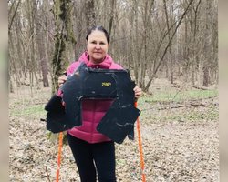 "Война везде": во время прогулки в лесу в Киеве посол ЕС обнаружила обломок "Шахеда"