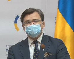 Кулеба: украинцы должны получить широкий доступ к вакцинам от разных производителей