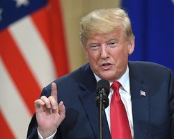 Трамп обозвал Зеленского "продавцом", который приезжает в США за деньгами, — Bloomberg