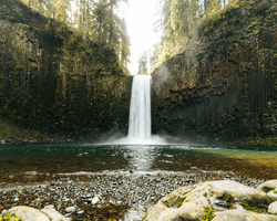 Унікальний водоспад виставили на продаж: ціна сягає мільйонів, уже є покупець (фото, відео)