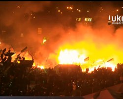 На Майдане горят палатки протестующих