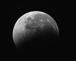 Перша карта Місяця: чому на супутнику Землі є моря, хоча там немає води (фото)