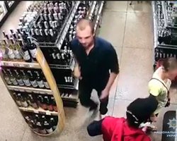 Полиция показала фото второго подозреваемого в нападении на Гандзюк