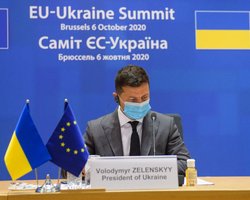 Зеленский посоветовал не верить привившимся российской вакциной политикам