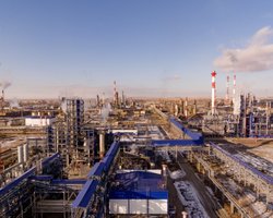 БПЛА "Лютый" атаковал Орский НПЗ на дистанции 1400 км: долетел и попал среди "белого дня" (видео)