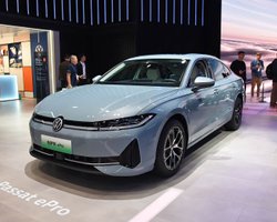 Новый Volkswagen Passat получил электрифицированную версию с запасом хода 1300 км (фото)