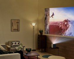 Телевізор більше не потрібен: чому варто замінити його домашнім проєктором