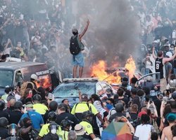 "На случай серьезного хаоса". Facebook подготовился к возможным массовым беспорядкам после выборов в США