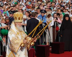 Православные не ходят на демонстрации, а молятся за народ дома, - патриарх Кирилл