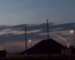 Масована атака: Росія під ударом безпілотників, чутно вибухи у різних містах (відео)