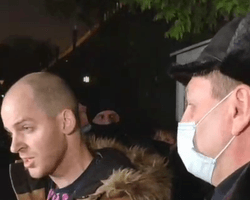 Митинг у телеканала НАШ: требования активиста, угрожавшего прыгнуть из окна, частично выполнили