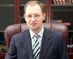 Яценюка зарегистрировали кандидатом в президенты
