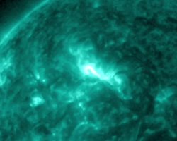 В первые часы 2026 года Солнце устроило фейерверк: мощный корональный выброс несется к Земле (видео)