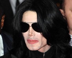 Тело Майкла Джексона после вскрытия передано родным