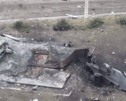 "Символ города": в Бахмуте уничтожили памятник советскому самолету, — журналист (видео)