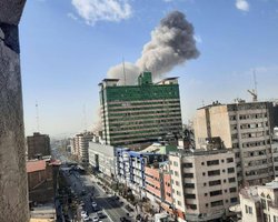 Іран атакує Ізраїль балістикою: готується "дати рішучу відповідь"