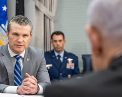 Гегсет буде "слухачем": чого очікувати від зустрічі "Рамштайн" із новим главою Пентагону