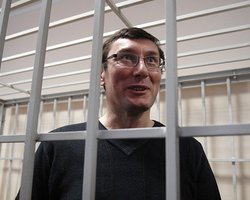 Луценко завтра будет присутствовать на суде, - адвокат