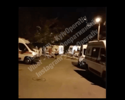 Под киевской Александровской больницей заметили очередь из "скорых" с COVID-пациентами