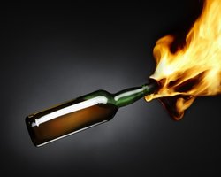 На Черниговщине мужчина на избирательном участке бросил зажигательную смесь