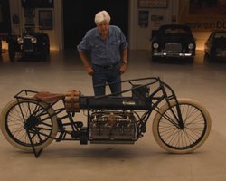 23 года был самым быстрым в мире: в интернете показали уникальный мотоцикл 1907 года (видео)