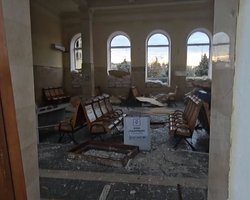 Немає жодного вцілілого вікна, — Херсонська ОВА про наслідки атаки на залізничний вокзал (відео)