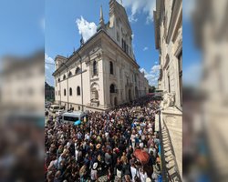 Тысячи людей на площади: во Львове прощаются с Ириной Фарион, детали (видео)