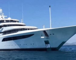 Арестованная яхта Медведчука за $200 миллионов — до сих пор в Хорватии: кто за нее платит (видео)