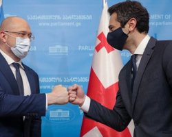 Шмыгаль назвал еще одну страну, которая может признать COVID-паспорта Украины