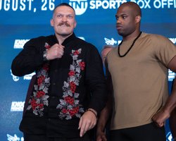 Усик – Дюбуа: какие коэффициенты букмекеров на бой украинца и британца во Вроцлаве