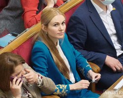 Анну Скороход вызвали на второй допрос по делу о смерти нардепа Антона Полякова (видео)