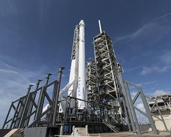 SpaceX вывела в космос космический грузовик Dragon