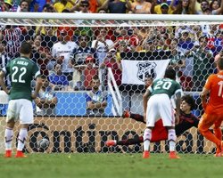 Голландия вышла в четвертьфинал ЧМ-2014