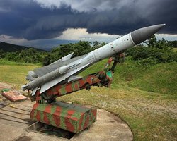 Ракетный удар по Крыму: в Минобороны РФ сообщили об отражении атаки ЗРК С-200