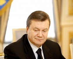 Янукович подписал новый закон о формировании коалиции тушками