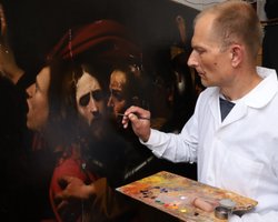 У Києві показали картину "Поцілунок Іуди", яку викрали 18 років тому в Одесі (фото)