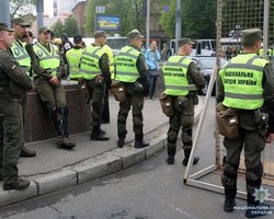 В Киеве полиция задержала мужчину, который с нерабочей винтовкой шел на спектакль