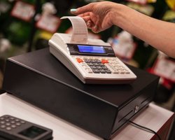 Стефанчук заявил об отмене штрафов для ФЛП без РРО. Гетманцев говорит, что их снизят (видео)