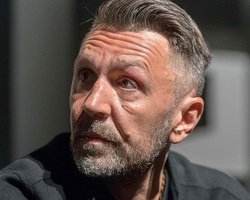 Шнуров написал стих о запрете въезда российским мужчинам в Украину