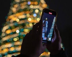 В Киеве засияли огни главной елки страны: как она выглядит (фото)