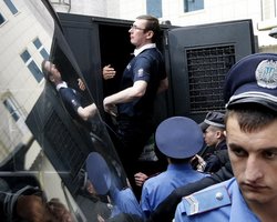 Специальная комиссия изучит поведение Луценко в колонии и решит, выносить ли предупреждение